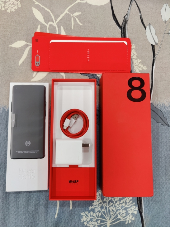 自用一加8pro，配件是12+256g顶配...