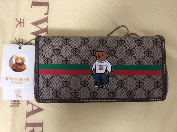 天天维尼熊女包全新有吊牌，斜挎包，全新，性...