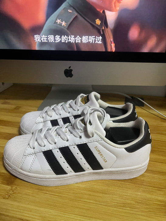 正品：阿迪达斯单鞋-36码，原价700多购...
