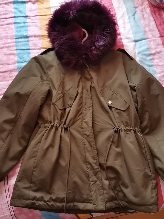 美特斯邦威军绿色棉服女