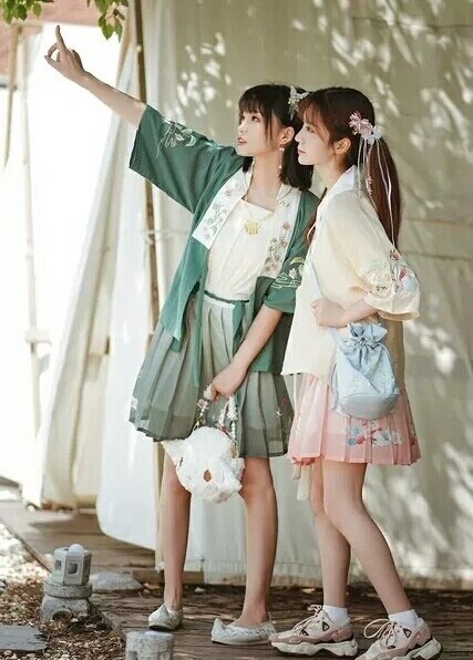 【标价出】花神记草莓兔汉元素汉服