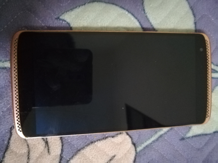 ZTE B2015中兴手机：开机屏有裂，开...