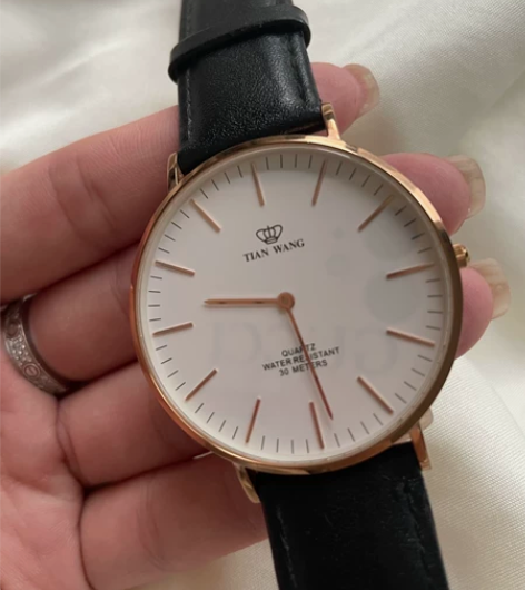 天王男款手表 九成新 换个电池就可正常使用...