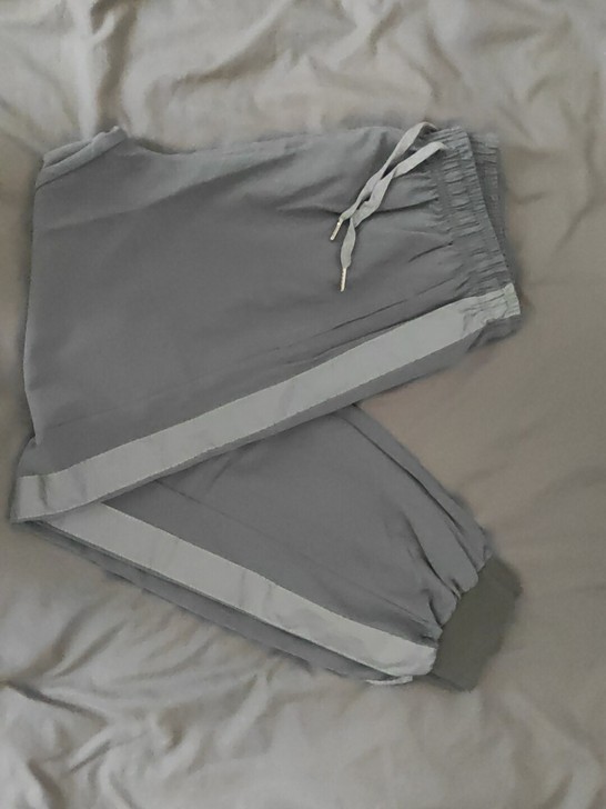 运动套装，全新吊牌拆了没洗