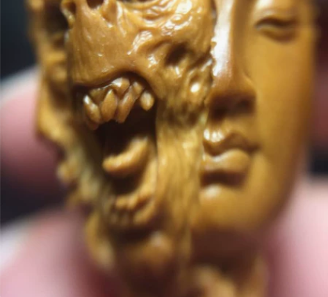 天鹰老师本工核雕作品——念之间,也叫魔由心...