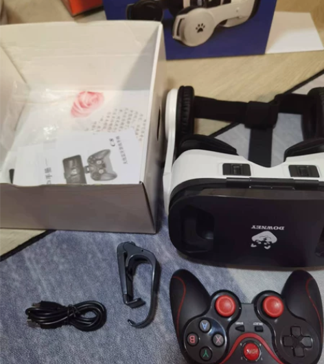 VR眼镜,可以玩游戏 只玩过两三次,感觉效...