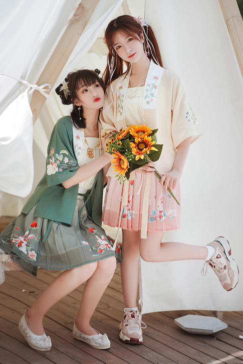 【收/换】花神记 草莓兔 汉元素 M码