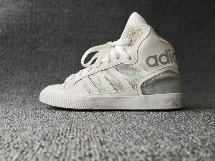 36.5码阿迪达斯三叶草女子休闲高帮板鞋运...