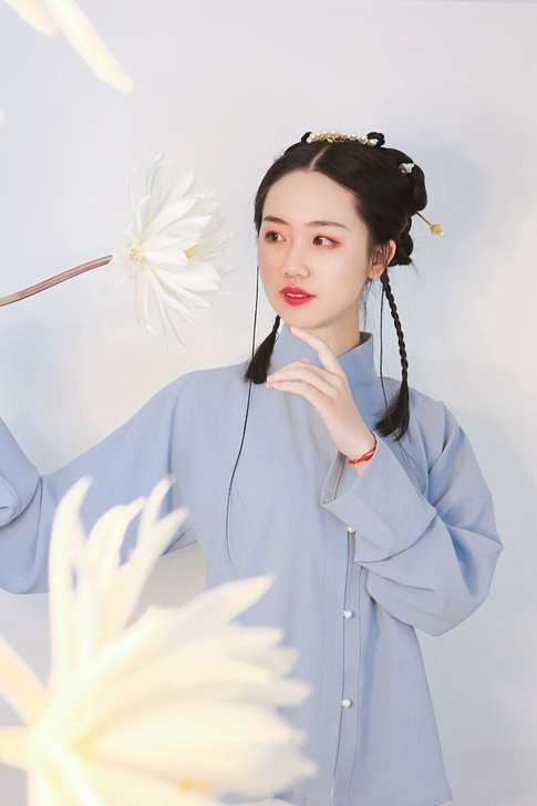 云都衣庄的对襟立领窄袖衫