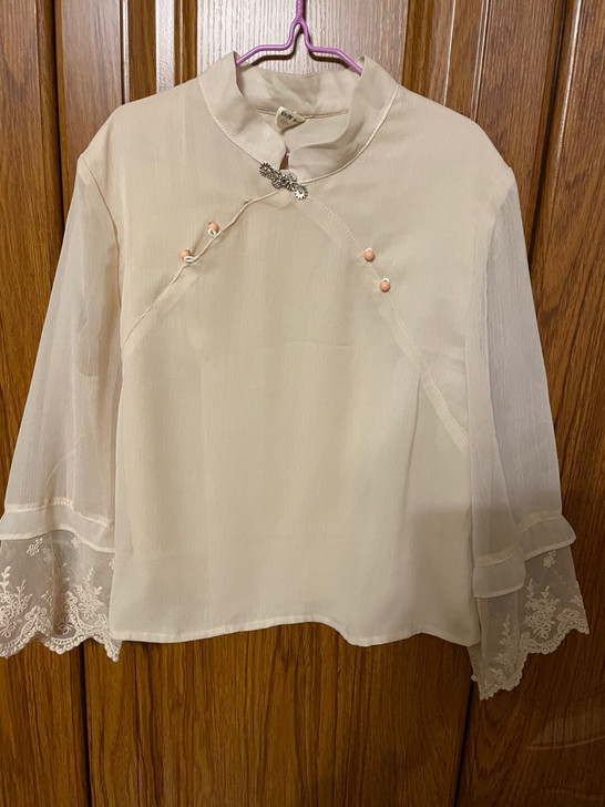 盘扣复古上衣。买了没穿，全新。100斤以上...