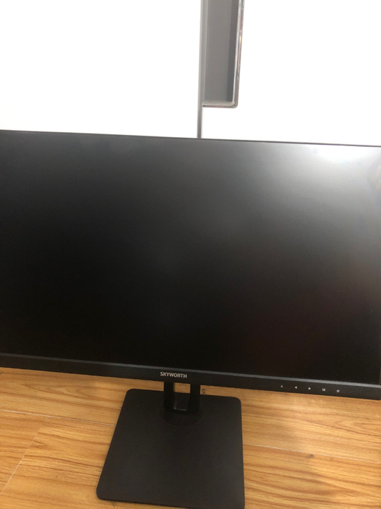 24寸液晶显示器无边框。