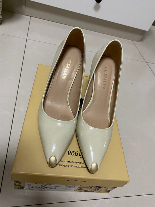米色高跟单鞋37码，不嫌弃的可以拍下，非偏...