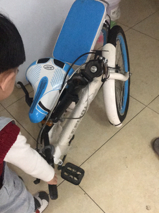 全新折叠自行车，可变速，可以放后备箱，质量...