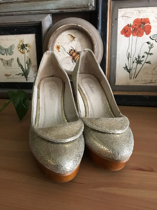 香港自主品牌全新坡跟金色闪亮高跟鞋