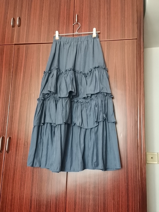 闲置深蓝色蛋糕裙，实体店买的，尺码M，包邮