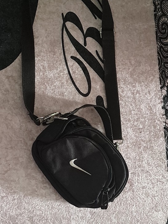 耐克小斜挎包包，百搭运动风