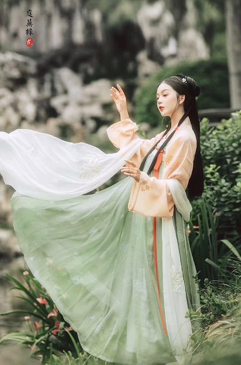 花朝记庭芜绿齐胸襦裙M吗