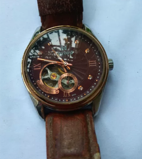 出自用多余全自动机械表，实物如图，表正常须...