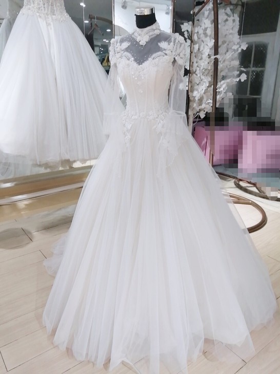 店面升级部分婚纱特价出售，小码绑带款，欧式...