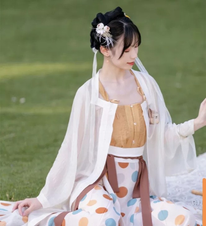 远山乔【榛果芋圆】黄色主腰L码全新未拆