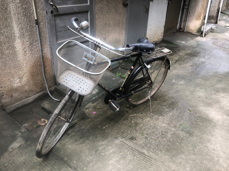 老凤凰自行车还很新,自提。