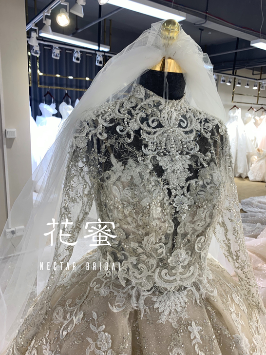重工婚纱 两穿 大拖尾 礼服馆闲置