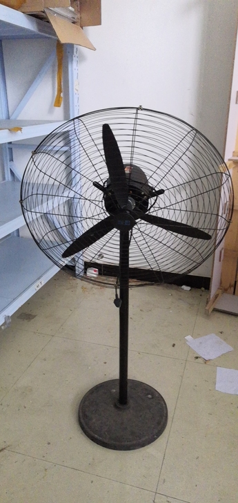 九成新工业风扇，规格650mm，80元一个...