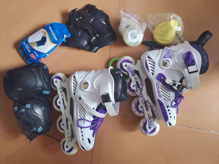 滑冰鞋，穿过一次，细节图都已拍，送全套防护...