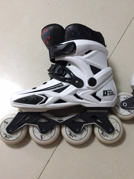全新专业轮滑鞋，白色35.36.37，这个...