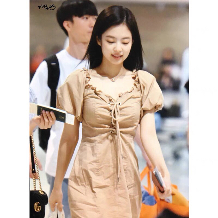 jennie同款连衣裙   穿小了，侧面拉...