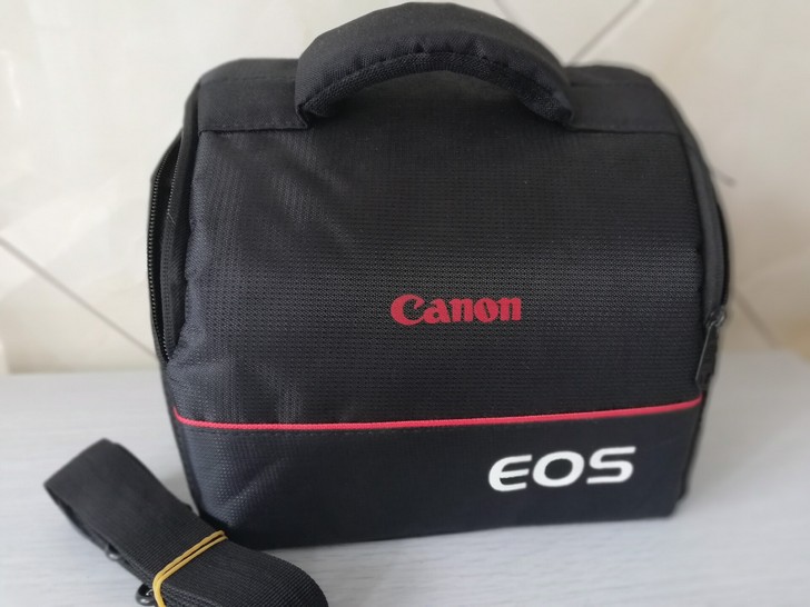 佳能相机包，买相机时商家赠品，几乎全新很少...
