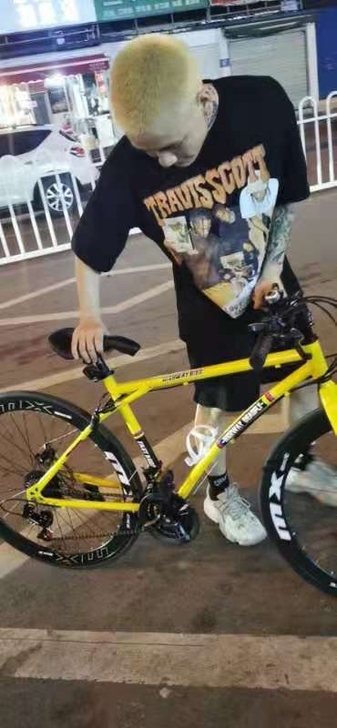云宵 死飞 骑了一个星期 因为要回南漳，低...