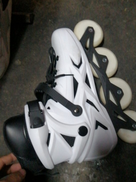 轮滑鞋，大学社团入手的，全新