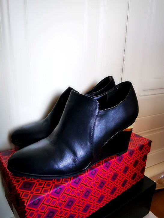 百丽异形高跟鞋坡跟女鞋内外全皮，黑色，角度...