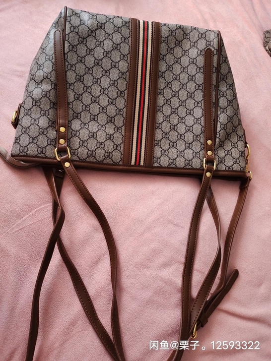 托特包两个 全新 没有吊牌了 容量都特别大...