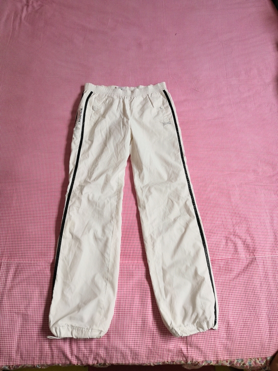 伊韵儿运动裤白色实体店购入质量好穿上效果好看