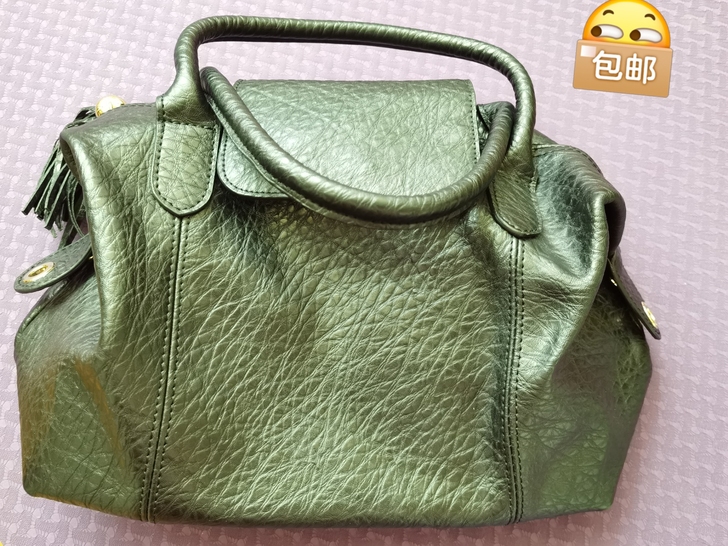 全牛皮机车包，质感非常好，耐磨损，仅背过一...