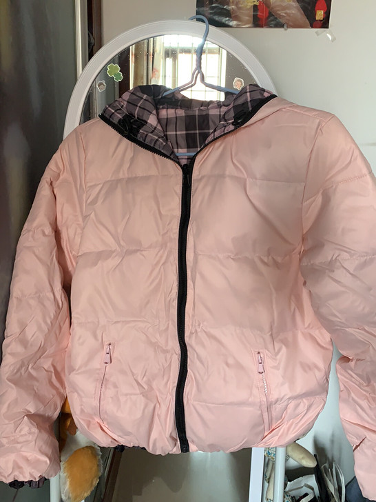 9.5新可双面穿着，无污迹，不影响穿着