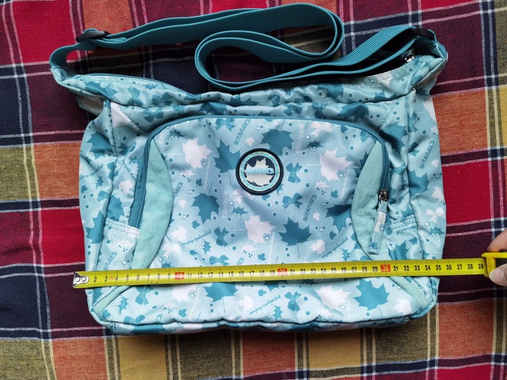 斜挎背包，尺寸如图，多层拉链口袋，带娃，出...