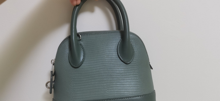 南风家直播间购入牛皮包