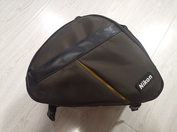 尼康原厂单肩斜挎包，三角包，很有个性，质量...