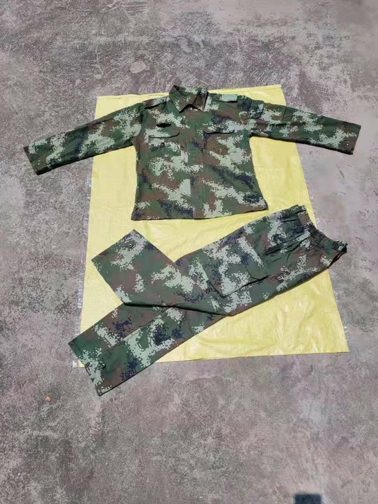 只卖正品,夏季薄款迷彩服,结实耐磨,适合干...