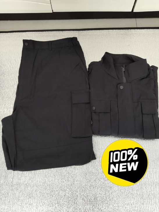 全新秋冬款作训服套装，上衣是180/106...