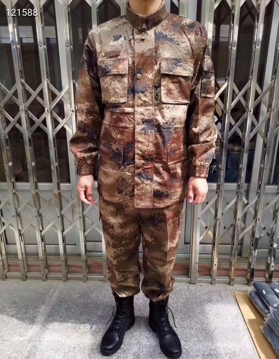 二手工作服 加厚，耐磨 迷彩 78成新 正...