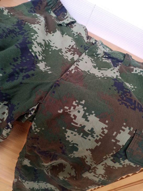 迷彩服，便宜出，大家看好这是裤子得价格，不...