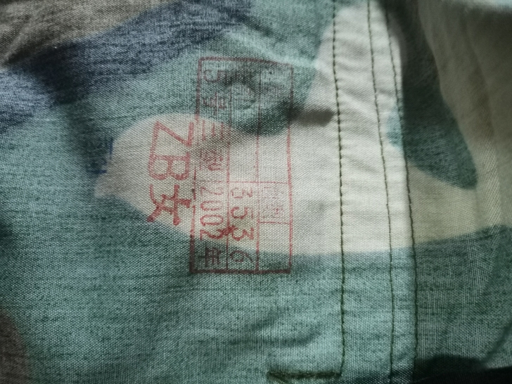全新老式女迷彩服， 库存正品 。