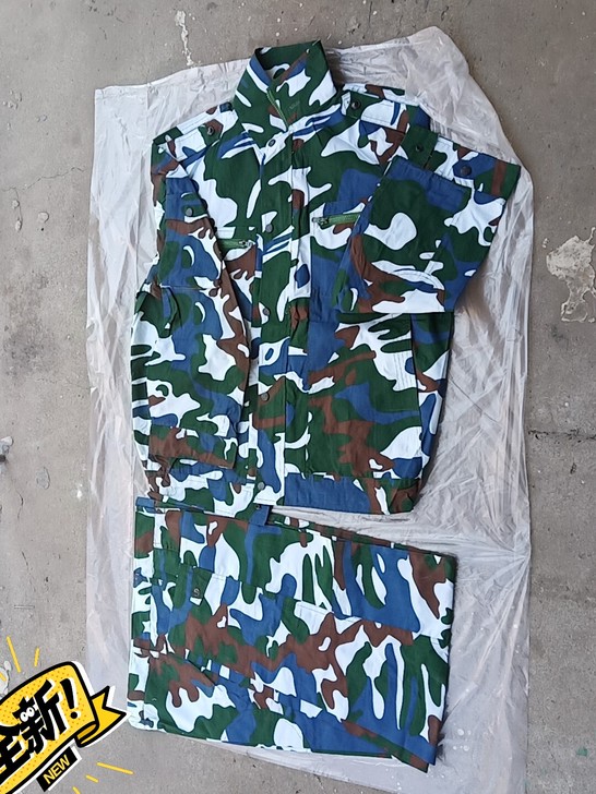 闲置全新工作服一套送帽子新旧程度:全新库存...