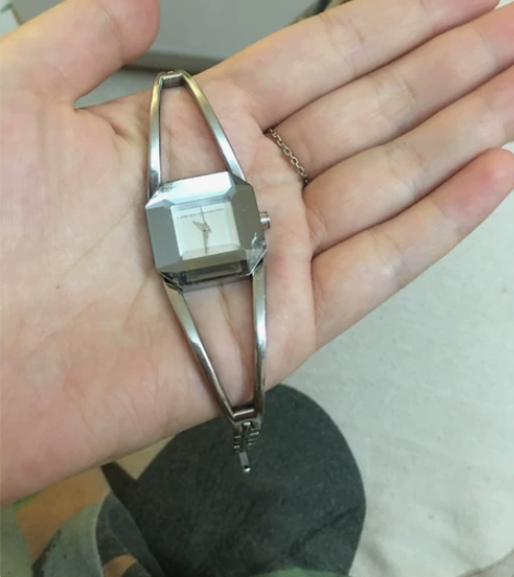 手表低价 点进看细节 购置于新加坡,原价2...