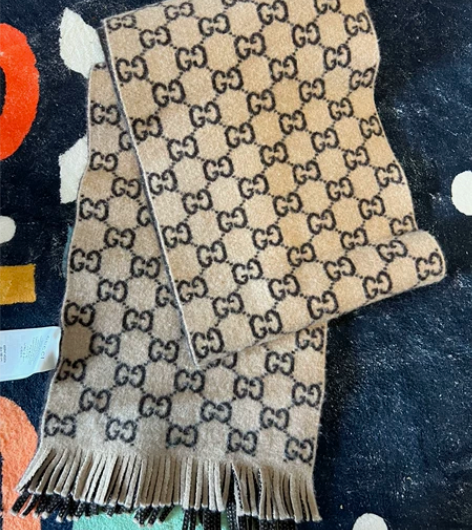 gucci 羊毛围巾双面色 25*180 ...