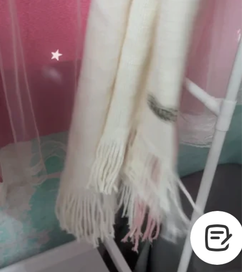 出 粉红色格子围巾2条（样式不一 可选择其...